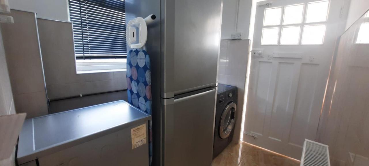 Stylish And Homey 3 Bedroom House With Free Parking & Wi-Fi Minworth Exterior foto