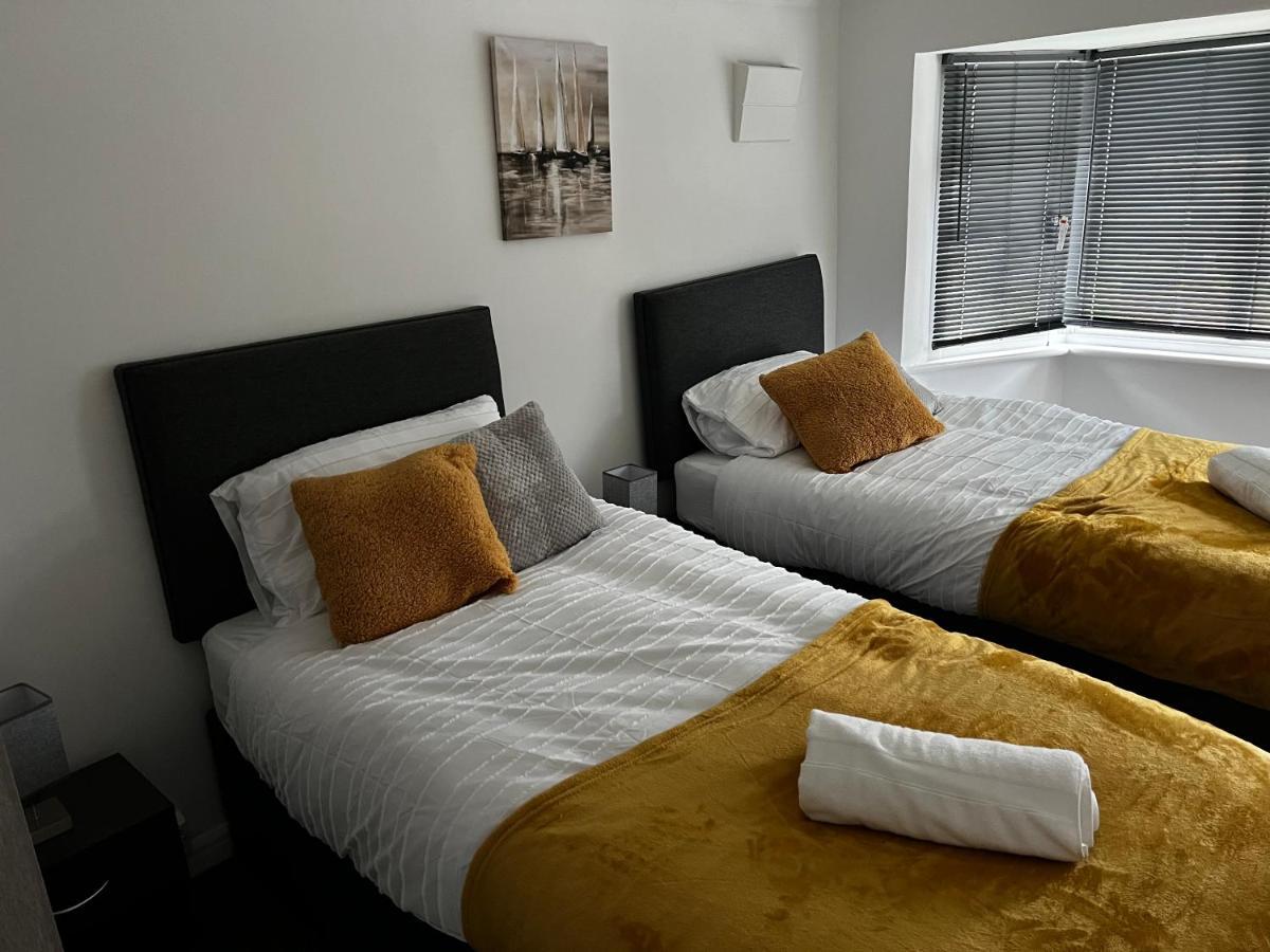 Stylish And Homey 3 Bedroom House With Free Parking & Wi-Fi Minworth Exterior foto